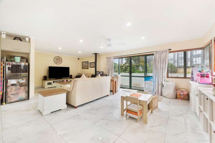 2/6 Wilkinson Way Browns Bay_2