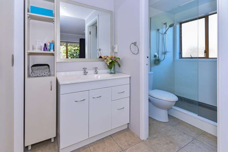 4 Muirfield Street Wattle Downs_17