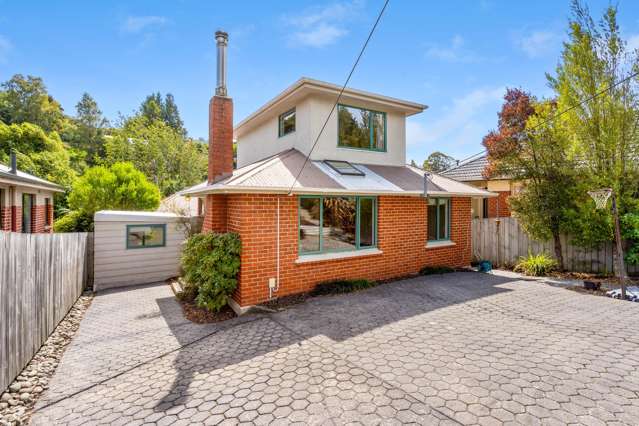 Spacious & Versatile 6-Bedroom Home in Wakari