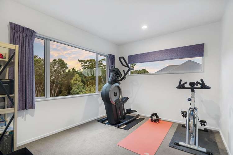 87 Travis Country Drive Burwood_18