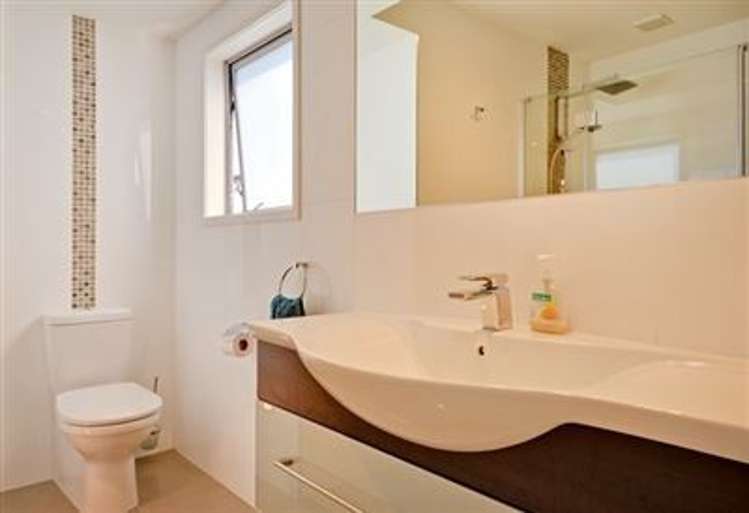 2/91 Aberdeen Road Castor Bay_11