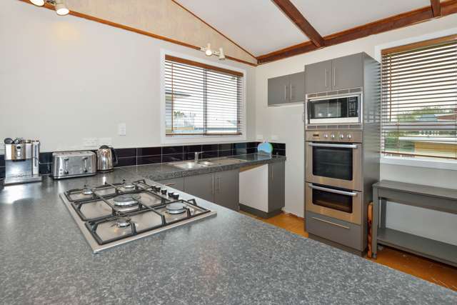 88 Newcastle Street Mahia_4