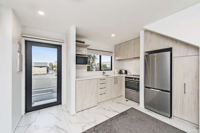 2/241 Lincoln Road Addington_2