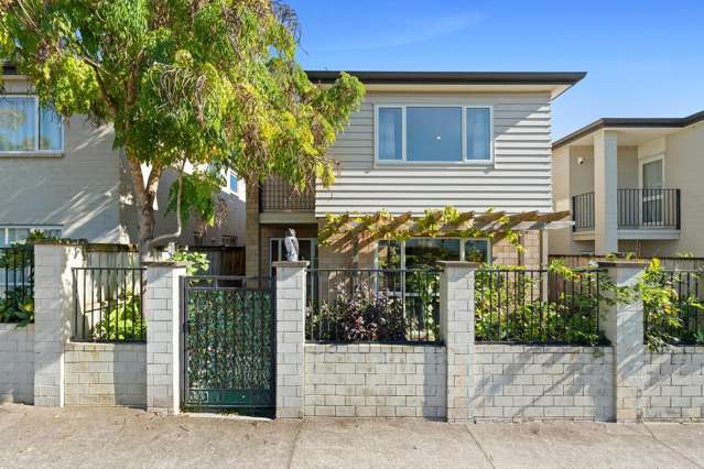 Best Value 5 Bedroom in Flat Bush - 1.2s