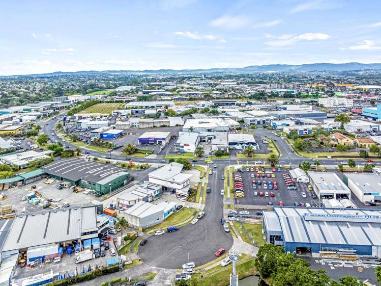 2/1 Tony Street Henderson_15