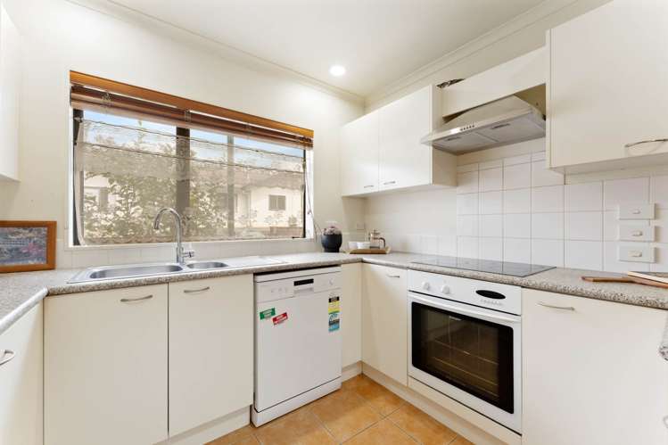 10/2 Arawa Street New Lynn_5