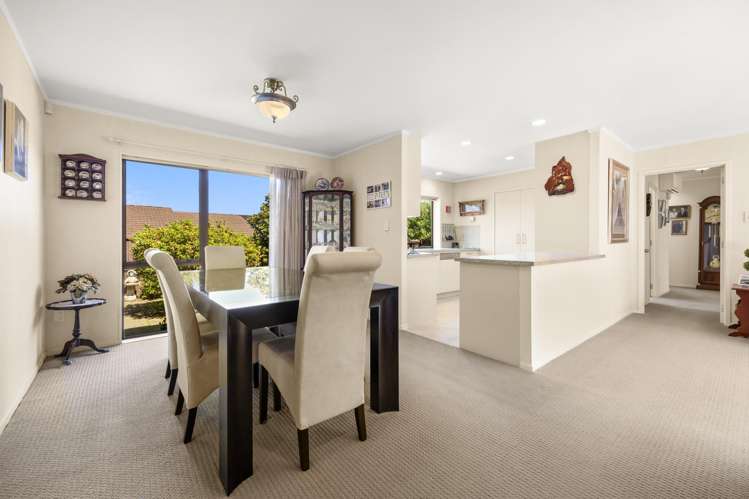 12 St Simon Place Botany Downs_16