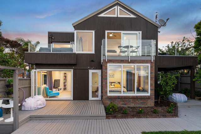 FREEHOLD. SEAVIEWS. RANGI ZONE. HURRY!