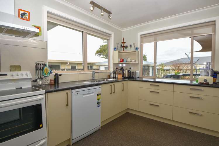 240 High Street North Carterton_5