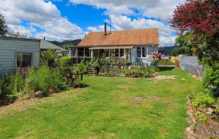 8 Conlon Street Reefton_18