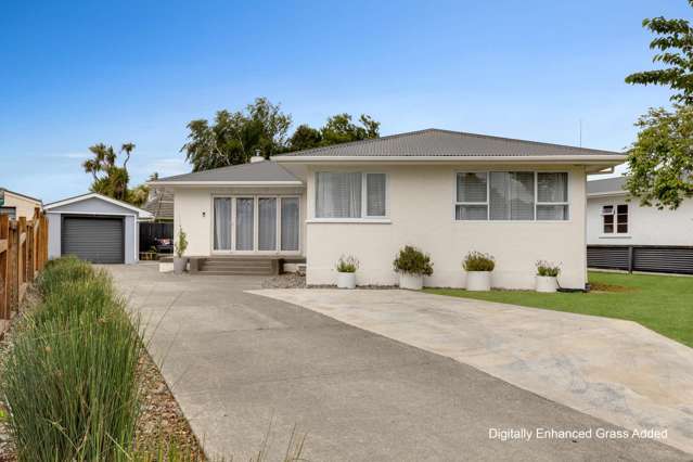 Solid Sunny Stucco in Awapuni!