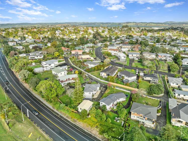 17 Clotworthy Crescent Onerahi_17