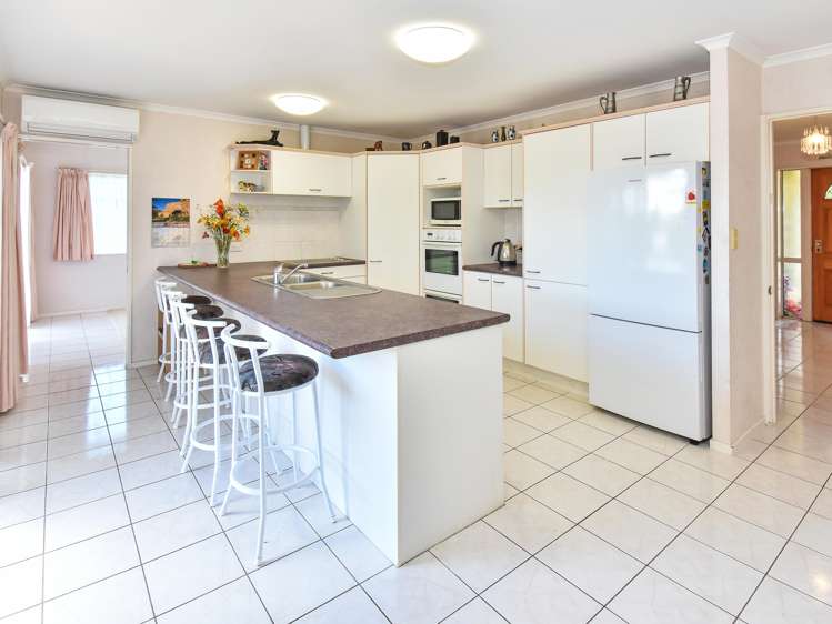 18 Flora Place Wattle Downs_8