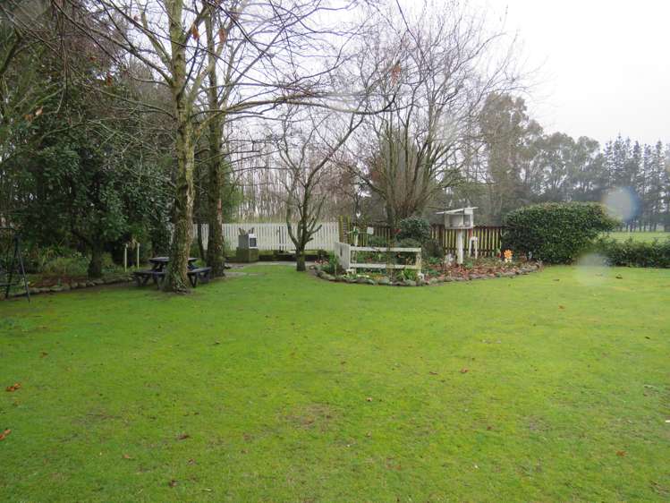 163 Wards Road Chertsey_13