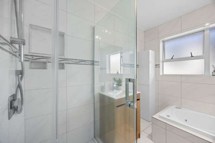 8 Portadown Avenue Pakuranga Heights_28