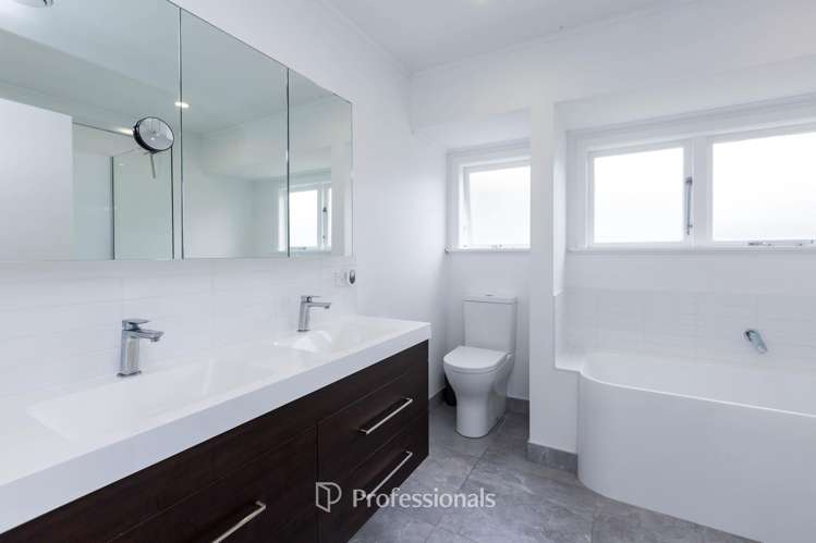 35 Whirinaki Crescent Heretaunga_11