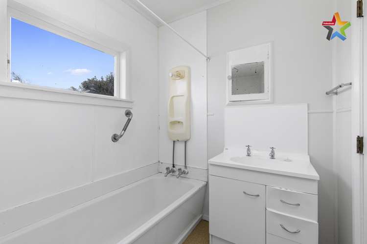67 Tasman Road Otaki Beach_9