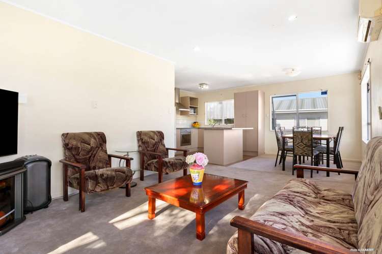 2/51 Fruitvale Road New Lynn_3