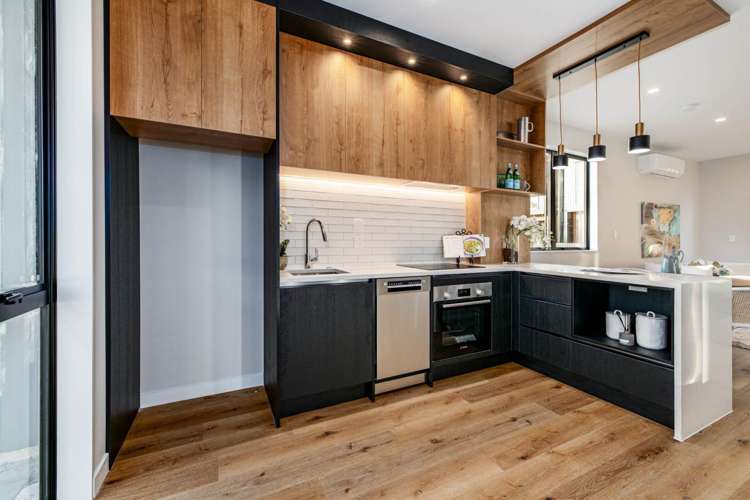 8/110 Beach Road Te Atatu Peninsula_5