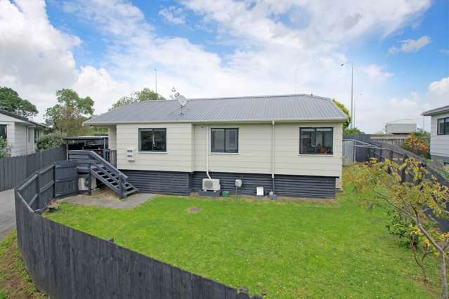 Spacious 3-Bedroom Home with 4 Heat Pumps & Pl...