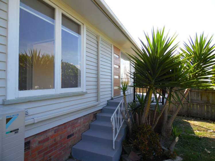 81 Royal View Road Te Atatu South_17