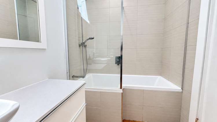  A/6 Hazel Avenue Mount Roskill_4