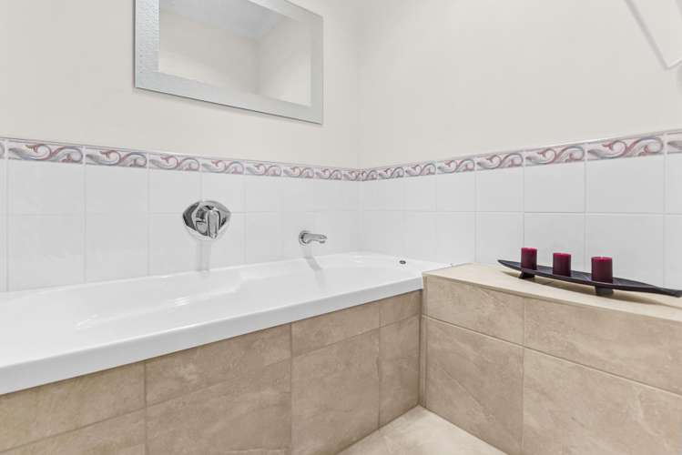 8 Jelas Road Red Beach_19