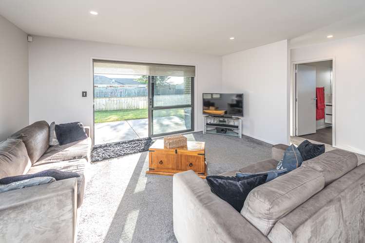 5 Magnolia Crescent Tawhero_5