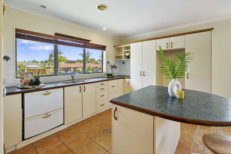 7 Norman Close The Gardens_6