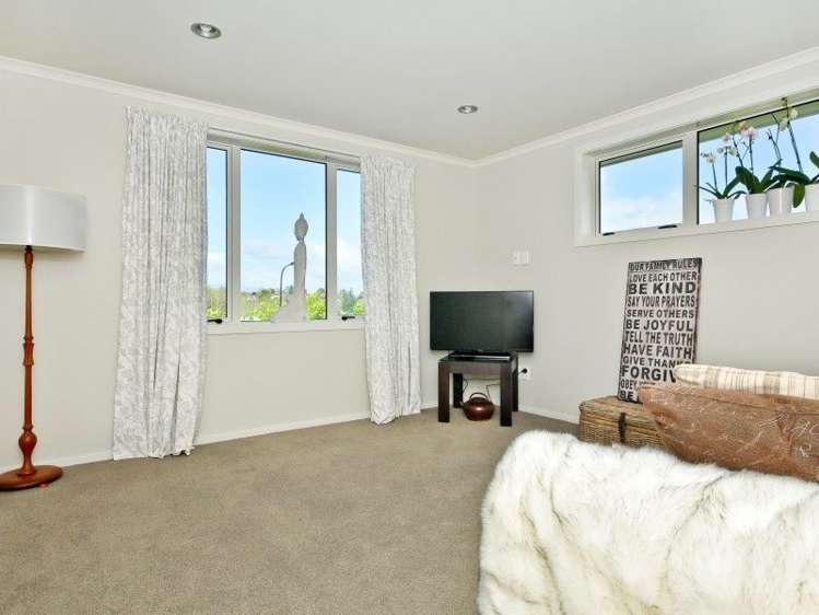 9 Cabourne Drive Glenview_18