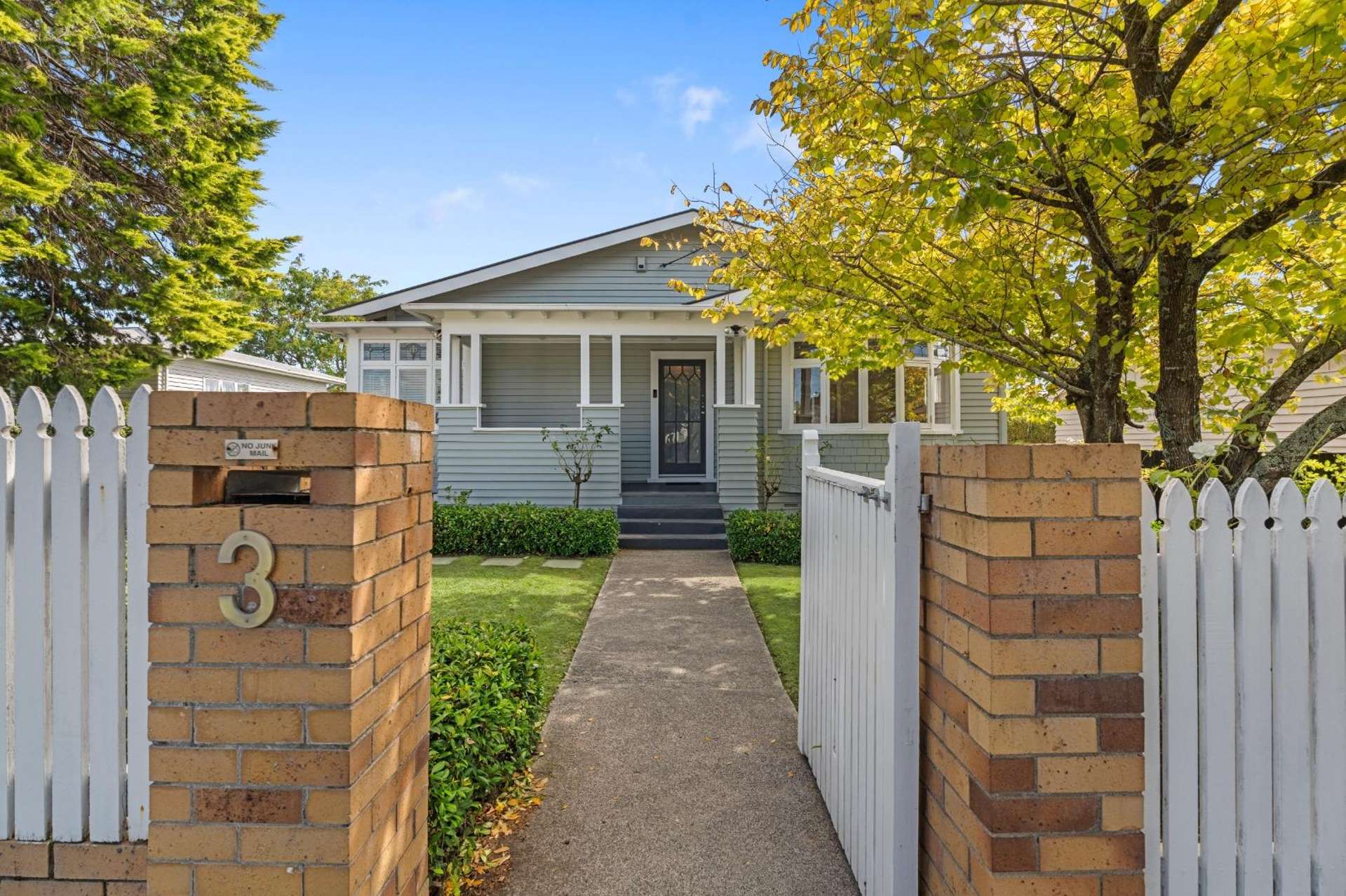 3 Fairlands Avenue 1823_0