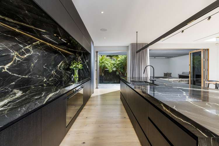 21 Whitby Crescent Mairangi Bay_11