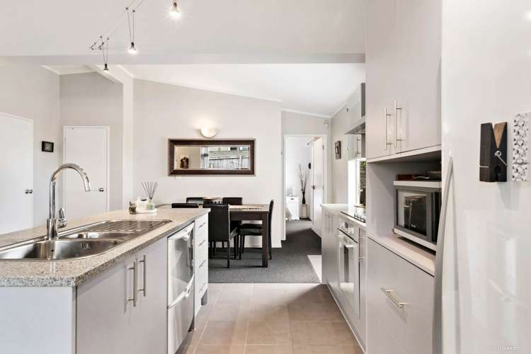 15 Merlot Lane Pukekohe_6