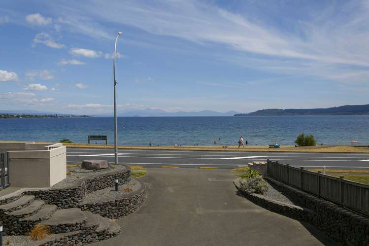 2/144 Lake Terrace Taupo_2