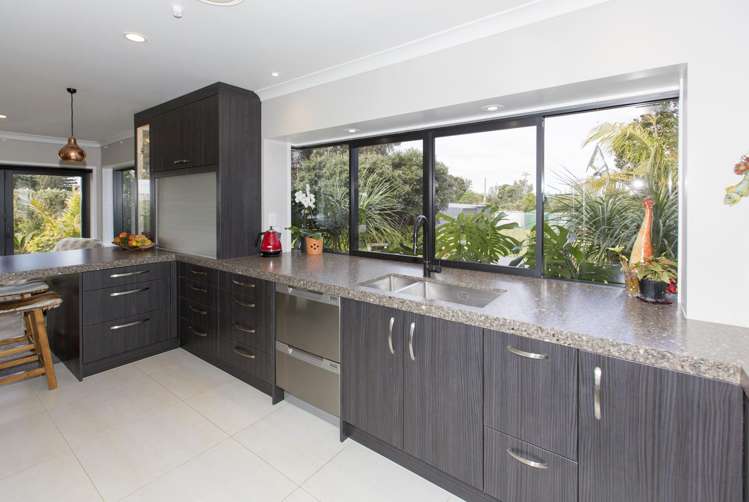 36 Ripiro Drive Baylys Beach_15