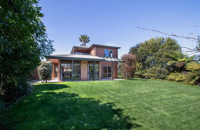 Private spacious Family Home in Huntington