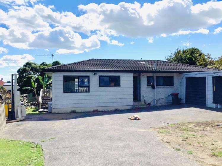 2/18 Frobisher Way Clendon Park_0