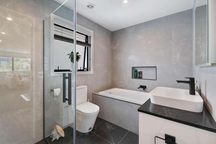 8 Kikorangi Drive Wainui_28