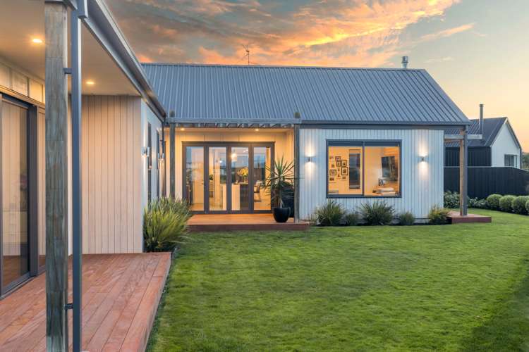 32 Carnaveron Drive Lincoln_13