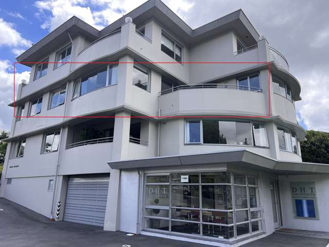 Central Apartment Living with Views!