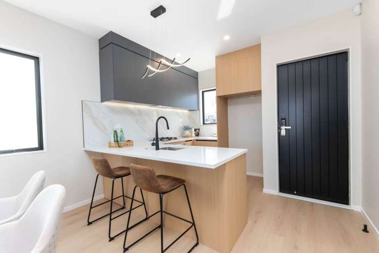 16 Greenbrier Street Westgate_10