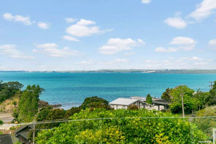 2/1 Eastcliffe Road Castor Bay_13