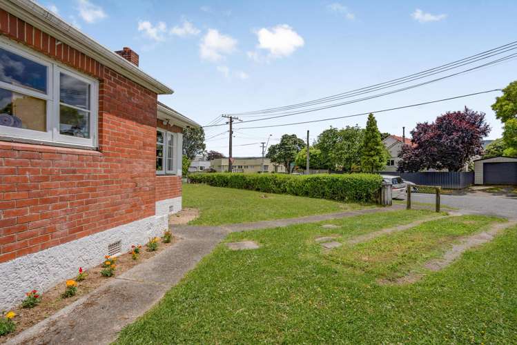 70 Hall Crescent Epuni_13