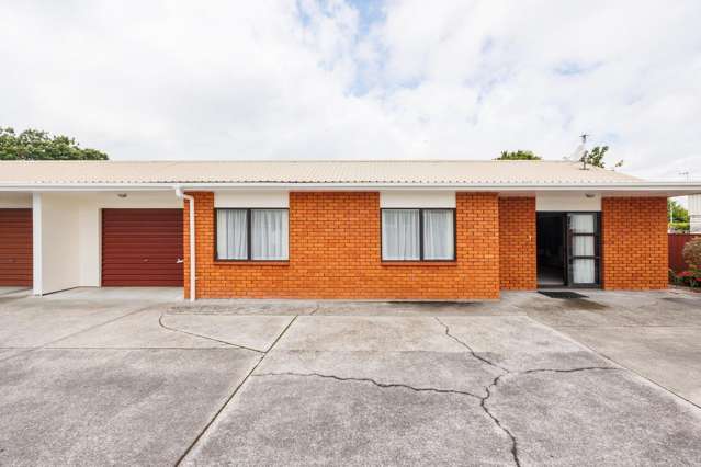 3b Denbigh Square Feilding_1