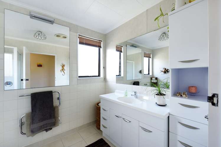 34 Aldinga Avenue Stoke_9