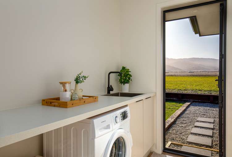 355 Golden Road Alexandra_18