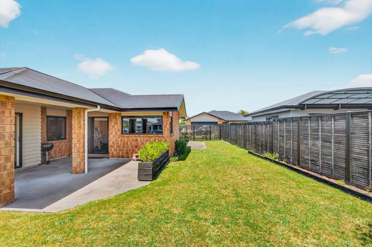 13 Maison Way Rangatira Park_11
