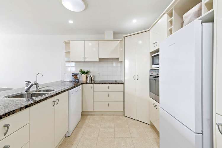 5H/175 Hurstmere Road Takapuna_9