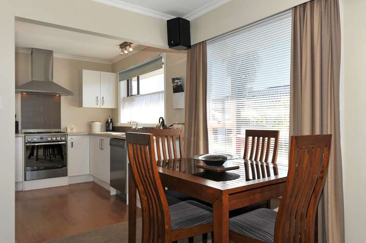 2/5 Exeter Street Stoke_4