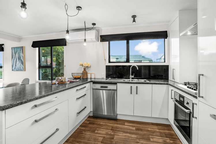 8 Drummond Crescent Kelson_5